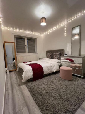 Flat-Sleep2Bathtub-Netflix-Heart of London-Balcony